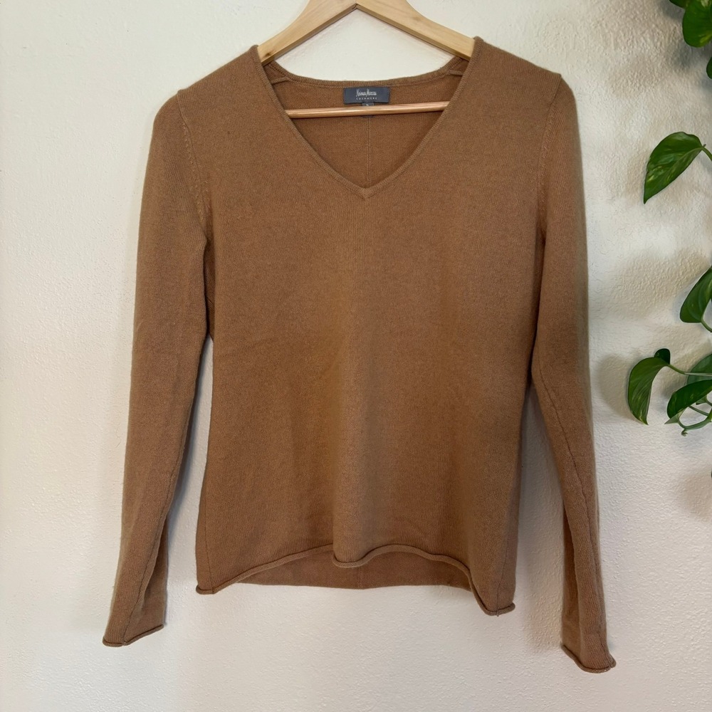 Neiman Marcus 100% Cashmere Camel Tan Sweater V Neck size Small Womens